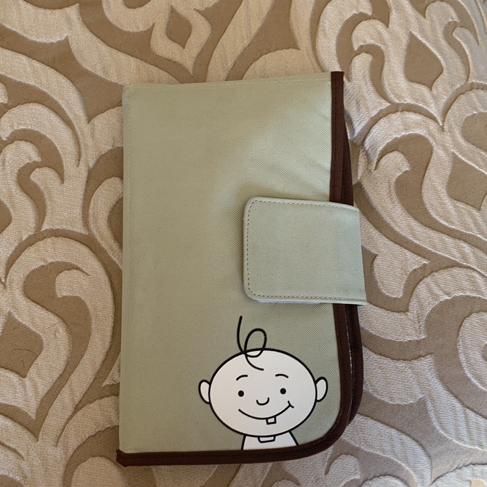 Sugar booger changing mat in Green/Brown.2 additional pouches for diapers/wipes
